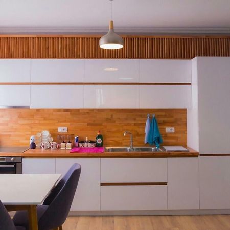Modern Furnished Apartment With View Tirana Exterior foto